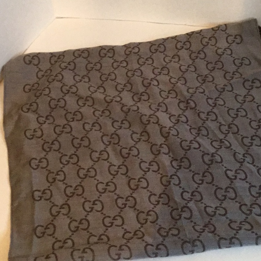 GUCCI scarf shawl GG